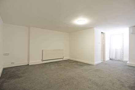 High Road, Loughton, IG10, Image 18