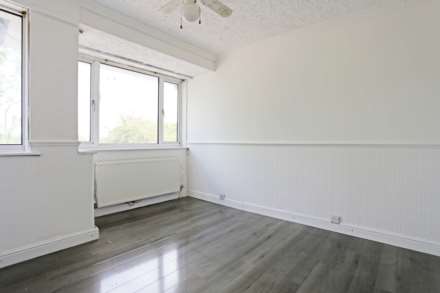 Oval Road North, Dagenham, RM10, Image 6