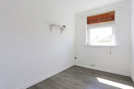 Oval Road North, Dagenham, RM10, Image 7