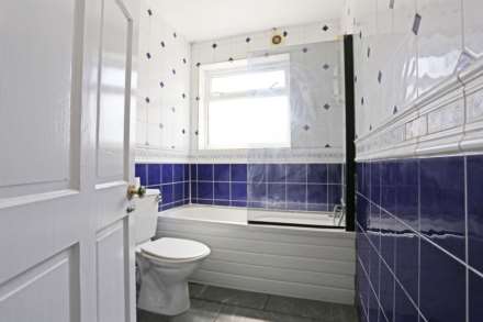 Oval Road North, Dagenham, RM10, Image 9