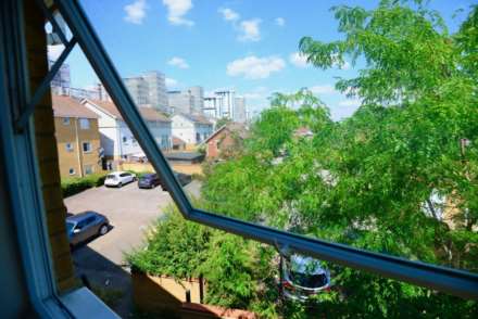 121 Erebus Drive SE28 0GB, Image 10