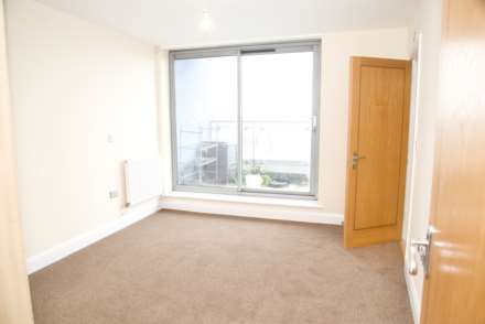 Tideslea Path, Thamesmead West, SE28 0NH, Image 4