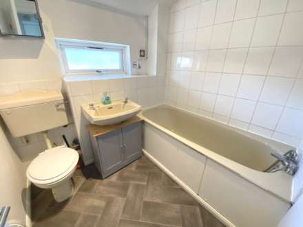 Oulton Close, Thamesmead, SE28 8LT, Image 6