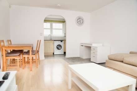 East Lodge, Pettacre Close, Thamesmead West, SE28 0PB, Image 4
