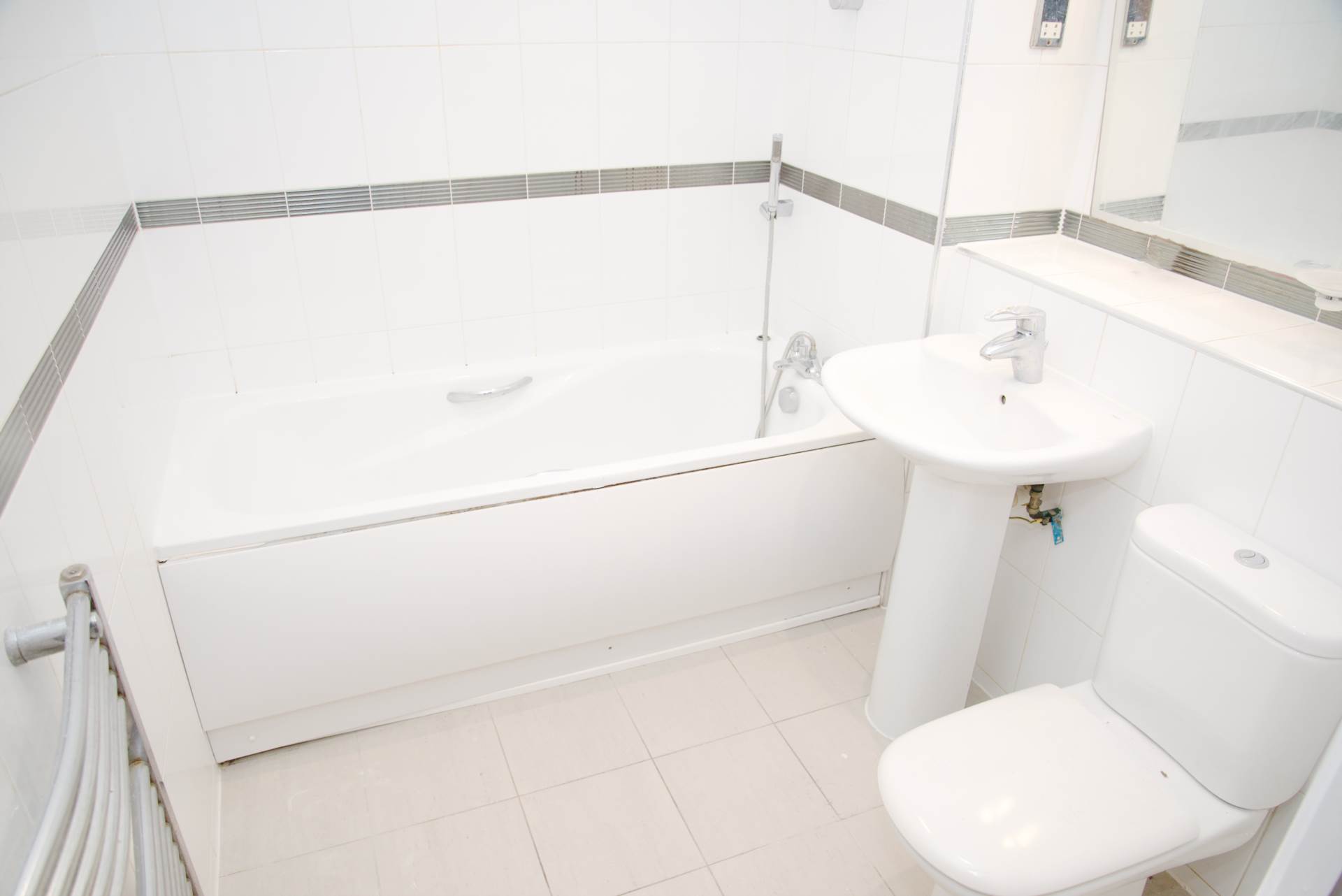 Tideslea Path, Thamesmead West, SE28 0NH, Image 4