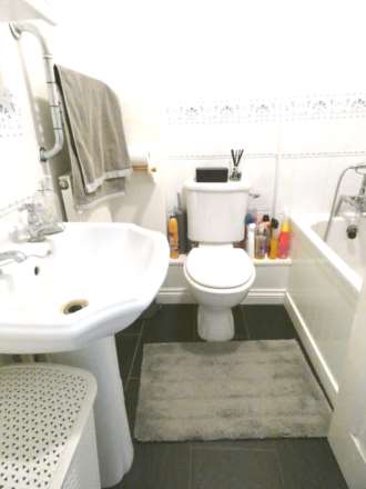 Bluebird Way, London, SE28 0HU, Image 8