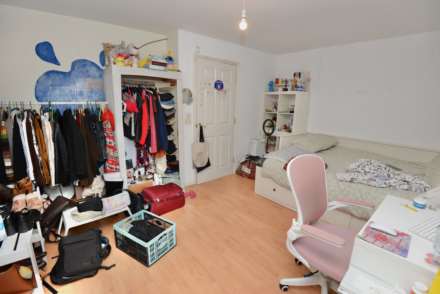 Miles Drive, London, SE28 0JA, Image 17