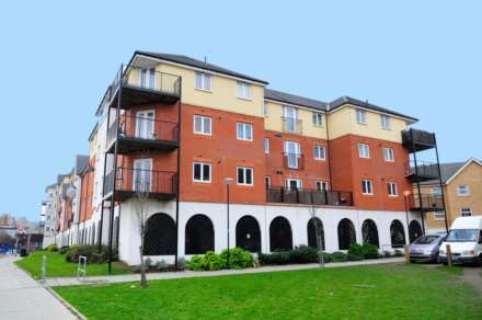 1 Bedroom Apartment, Pettacre Close, Thamesmead West, SE28 0PB