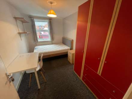 4 Bedroom Apartment, Castle Boulevard, Lenton, England