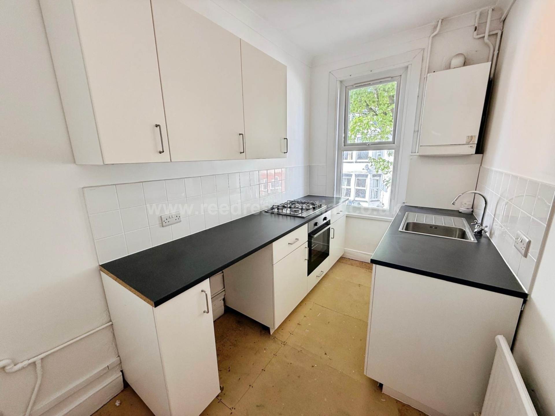 Brightwell Avenue, Westcliff On Sea, Image 7