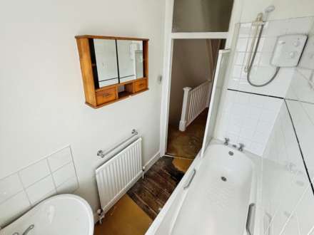 Brightwell Avenue, Westcliff On Sea, Image 5