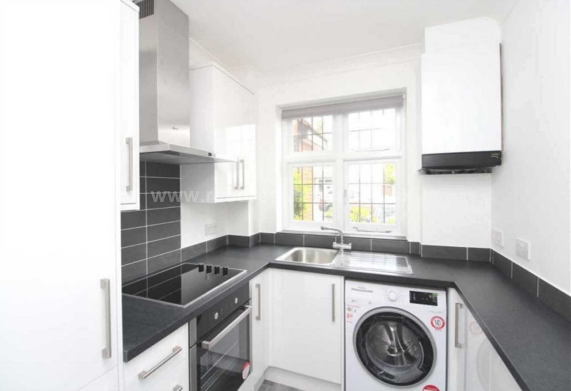 Hadleigh Road, Leigh On Sea, Image 2