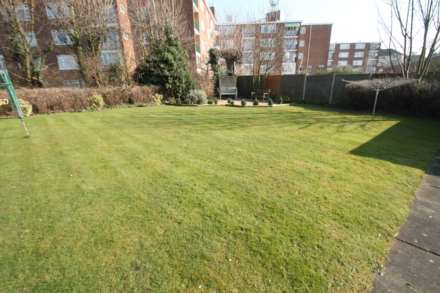 Imperial Avenue, Westcliff On Sea, Image 4