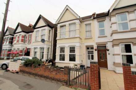 2 Bedroom Flat, Albion Road, Westcliff On Sea