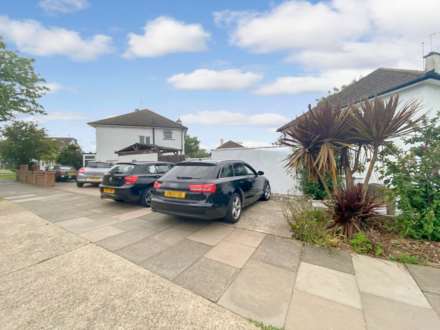 Bridgewater Drive, Westcliff On Sea, Image 2
