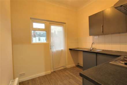 Wenham Drive, Westcliff On Sea, Image 4