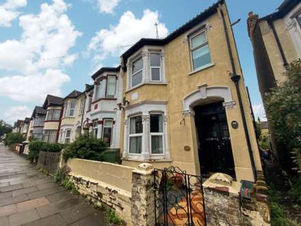 1 Bedroom Flat, Southview Drive, Westcliff On Sea