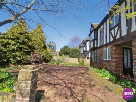 Canewdon Road, Westcliff On Sea, Image 9