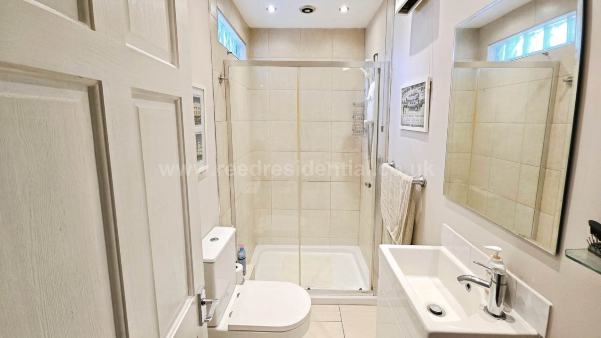Rochford Avenue, Westcliff On Sea, Image 13