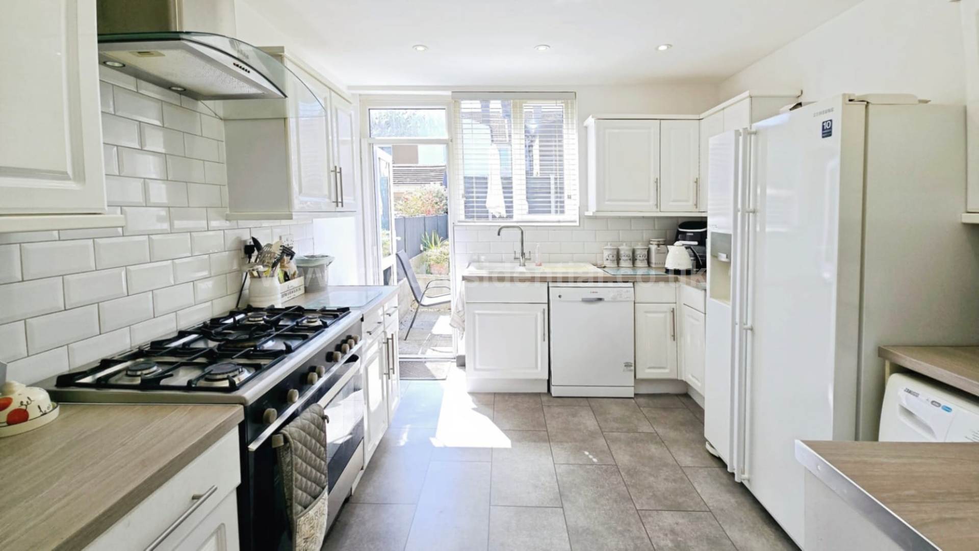 Rochford Avenue, Westcliff On Sea, Image 3