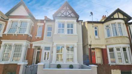 Rochford Avenue, Westcliff On Sea, Image 2
