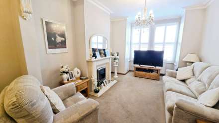 Rochford Avenue, Westcliff On Sea, Image 4