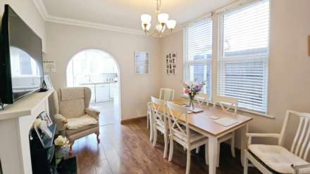 Rochford Avenue, Westcliff On Sea, Image 7