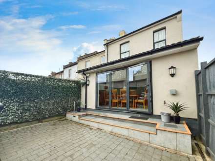 Property For Rent Roots Hall Avenue, Southend On Sea