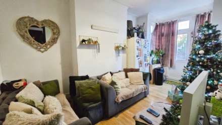 Hilldaville Drive, Westcliff On Sea, Image 2