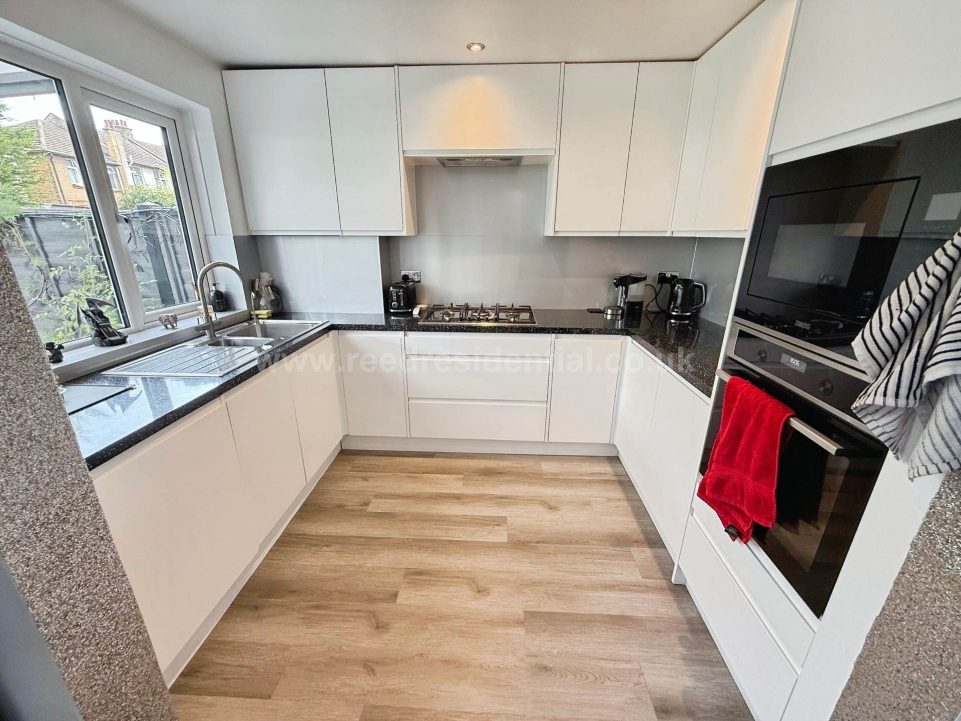 Brightwell Ave, Westcliff On Sea, Image 12