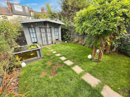 Brightwell Ave, Westcliff On Sea, Image 4