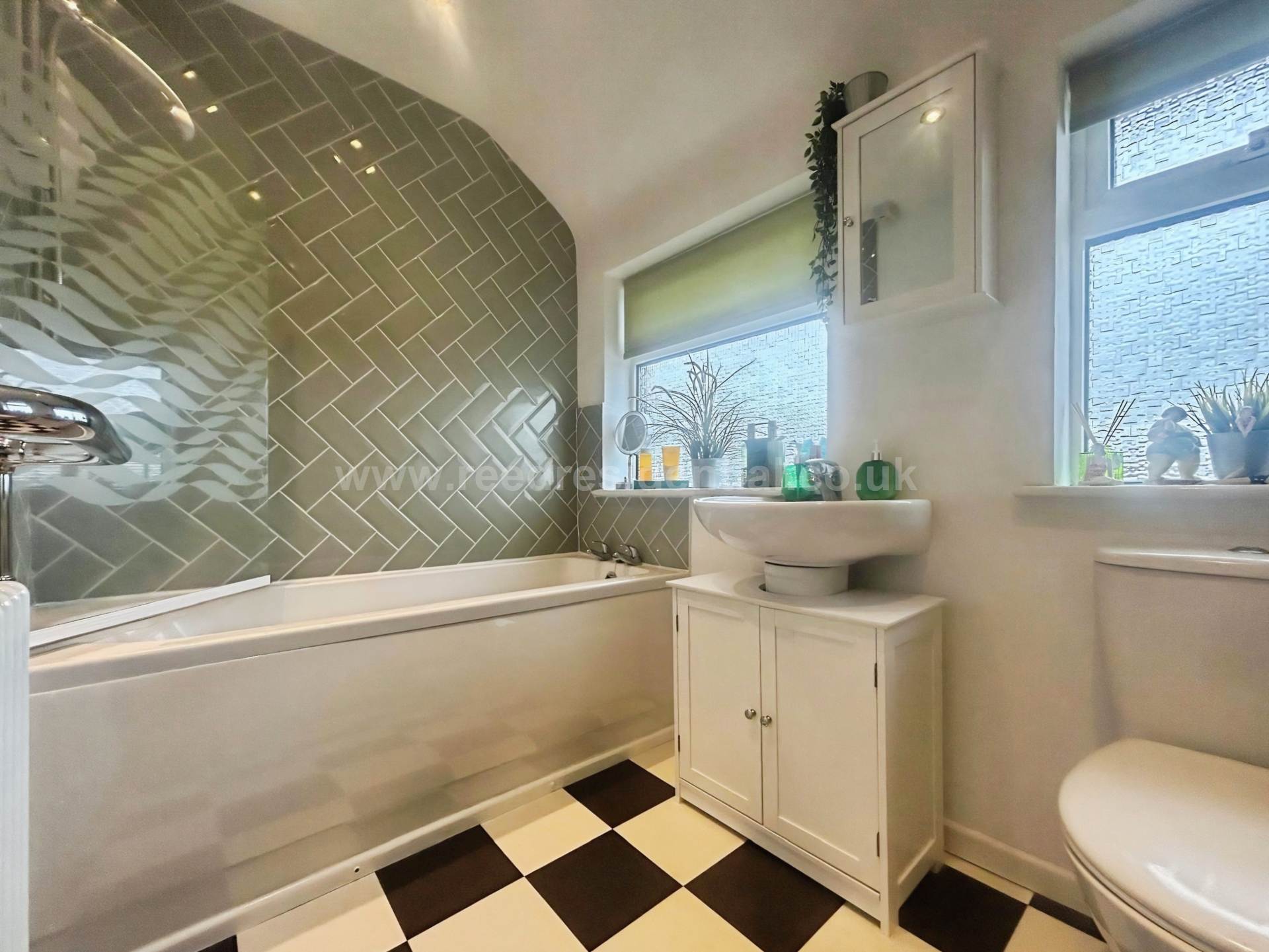 Eastwoodbury Crescent, Southend On Sea, Image 14