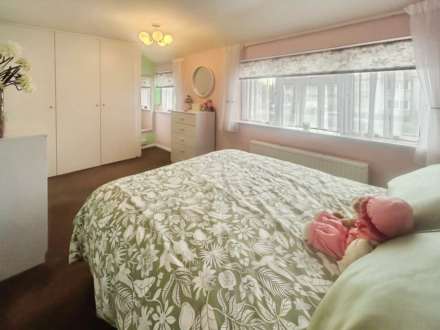 Eastwoodbury Crescent, Southend On Sea, Image 9