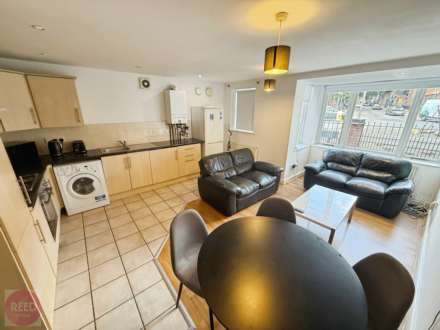 Castle Boulevard, Lenton, England, Image 2
