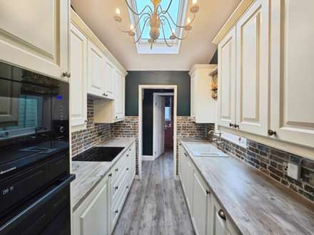 2 Bedroom Terrace, Oakleigh Avenue, Southend On Sea