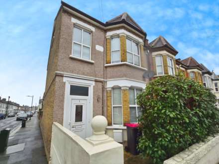 2 Bedroom End Terrace, Beaufort Street, Southend On Sea