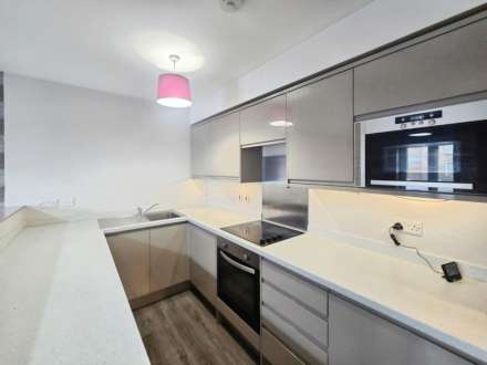 2 Bedroom Flat, Leigh Road, Leigh On Sea