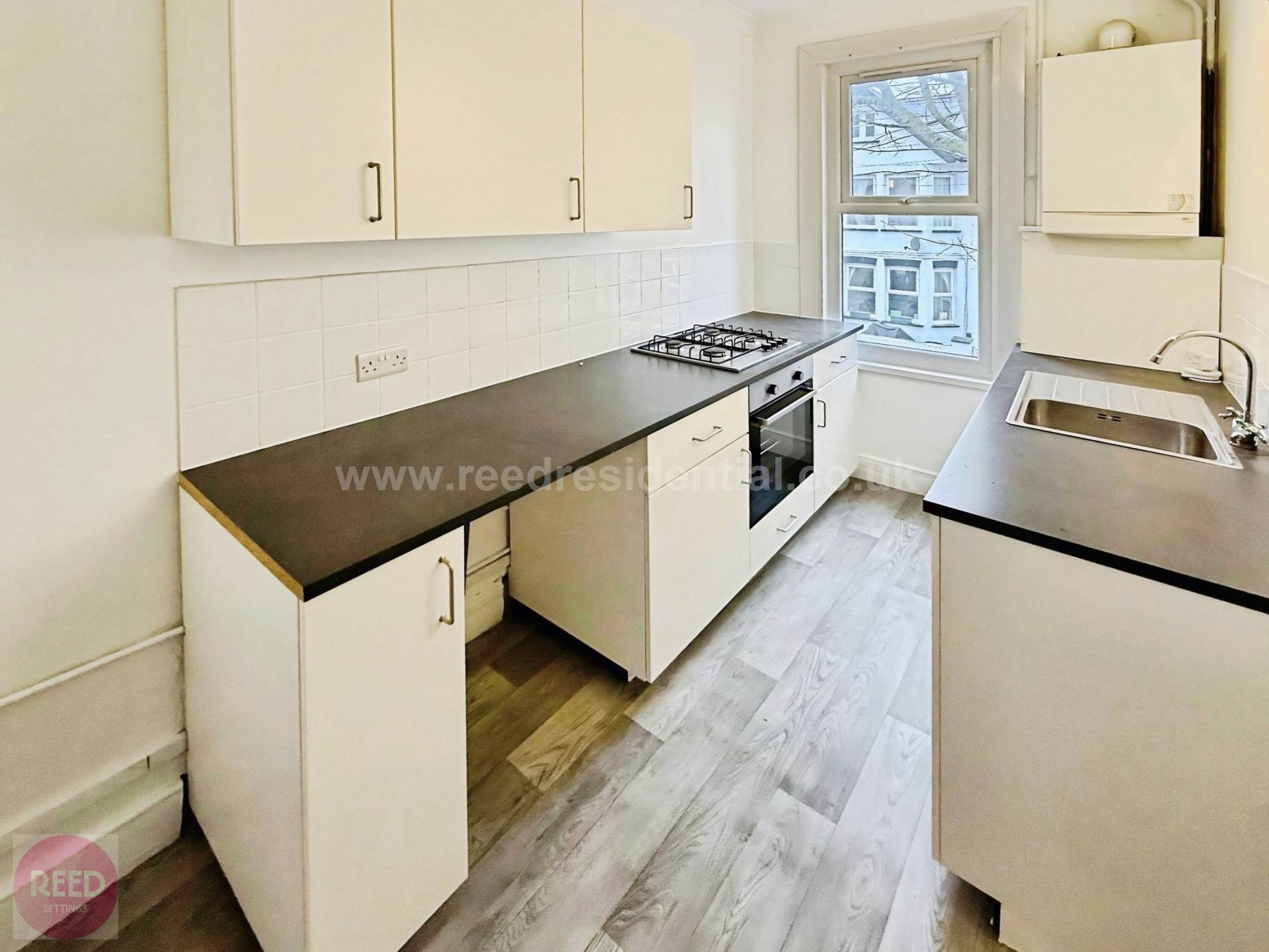 Brightwell Avenue, Westcliff On Sea, Image 5