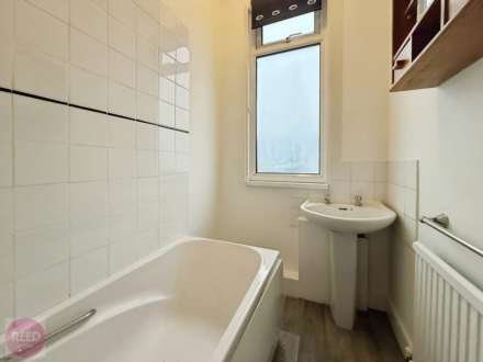 Brightwell Avenue, Westcliff On Sea, Image 10