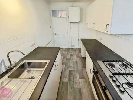 Brightwell Avenue, Westcliff On Sea, Image 4