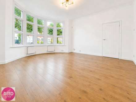 Valyrie Road, Westcliff On Sea, Image 4