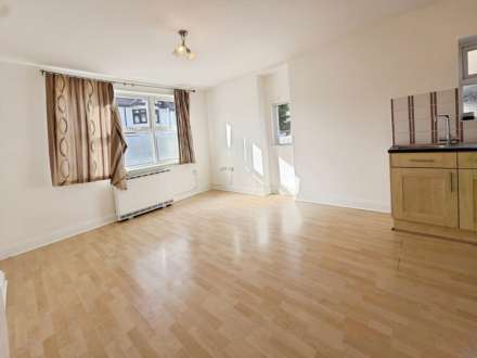 Sandown Avenue, Westcliff On Sea, Image 2