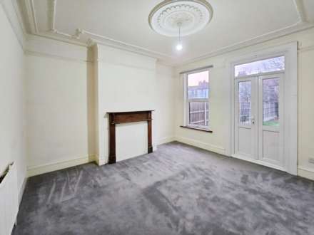 Silverdale Ave, Westcliff On Sea, Image 4