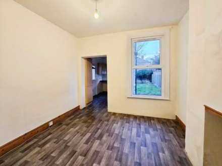 Silverdale Ave, Westcliff On Sea, Image 5