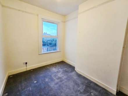 Silverdale Ave, Westcliff On Sea, Image 8