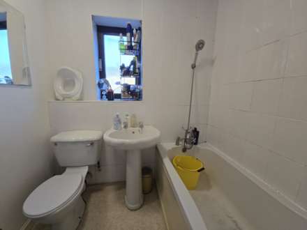 Roots Hall Drive, Southend On Sea, Image 7