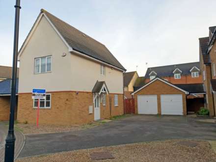 3 Bedroom Link-Detached, Emperor Circle, Ipswich