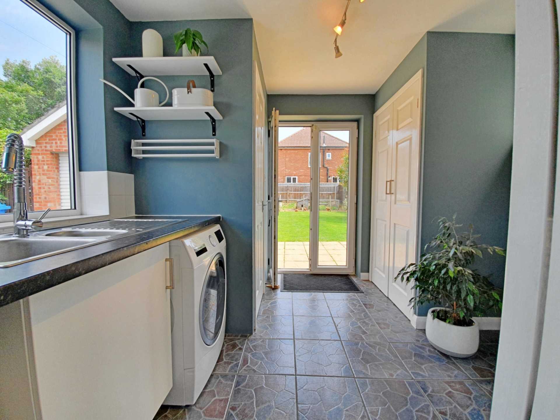 Chesterfield Drive, Ipswich, Image 12