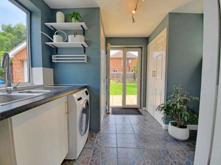 Chesterfield Drive, Ipswich, Image 12