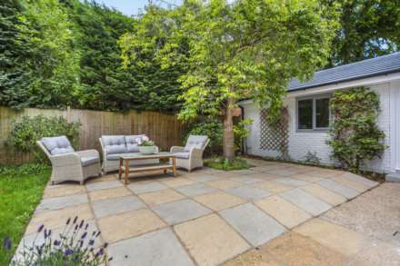 The Chestnuts, Lower Shiplake, Image 16